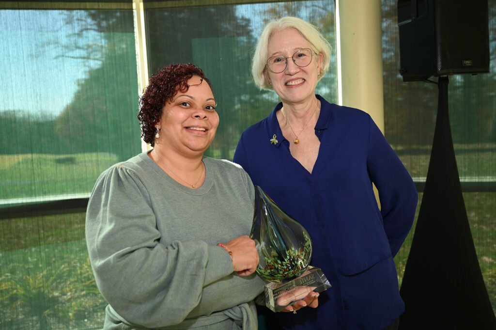 Kate Farenholt of <em>NAMI Maryland</em> (<em>right</em>) receives the Santé Outstanding Mental Health Executive Award 
